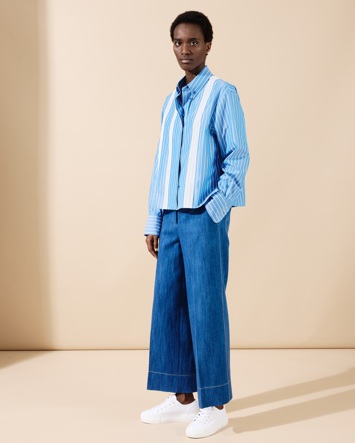 Designer Boxy-Baumwoll-Bluse mit Mesh-Band - Blau - Bunt #editorial