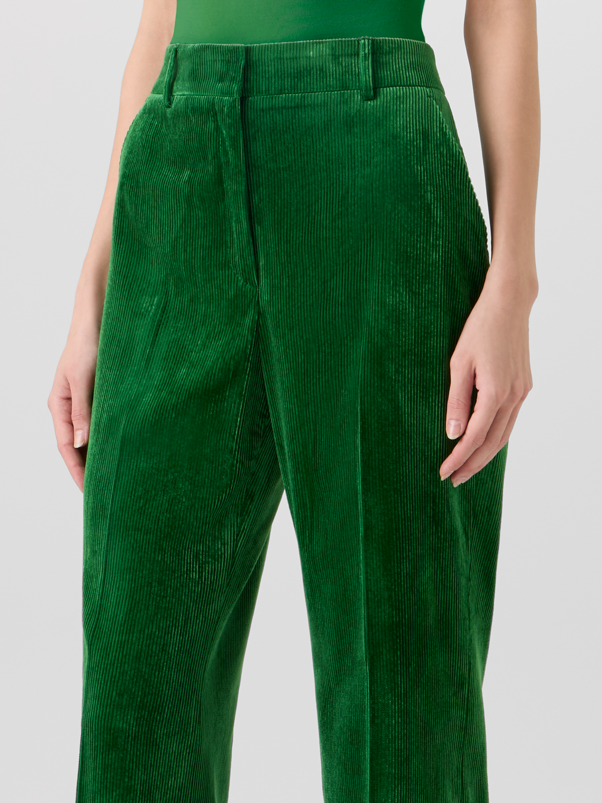Designer Weite Hose aus fliessendem Cord - Grün #editorial