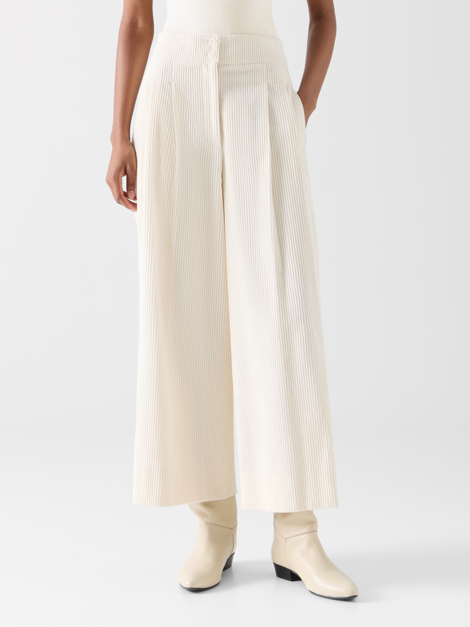 Designer Verkürzte weite Bundfaltenhose aus Cord - Ecru 