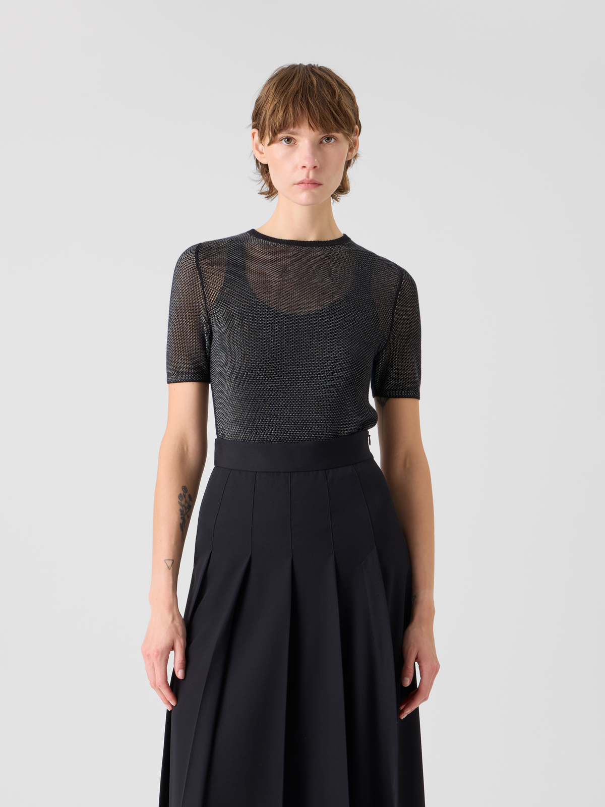 Designer Taillierter Seidenpullover im zweifarbigen Gittermuster - Schwarz #editorial