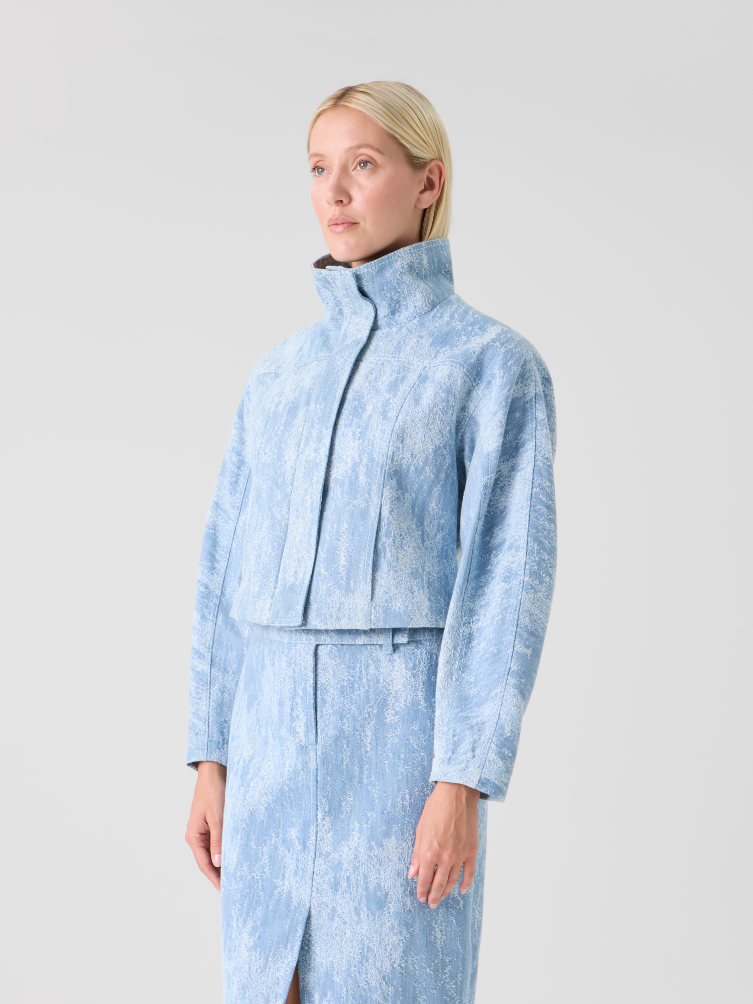 Designer Taillierte Cropped-Jacke aus Jacquard-Denim - Blau