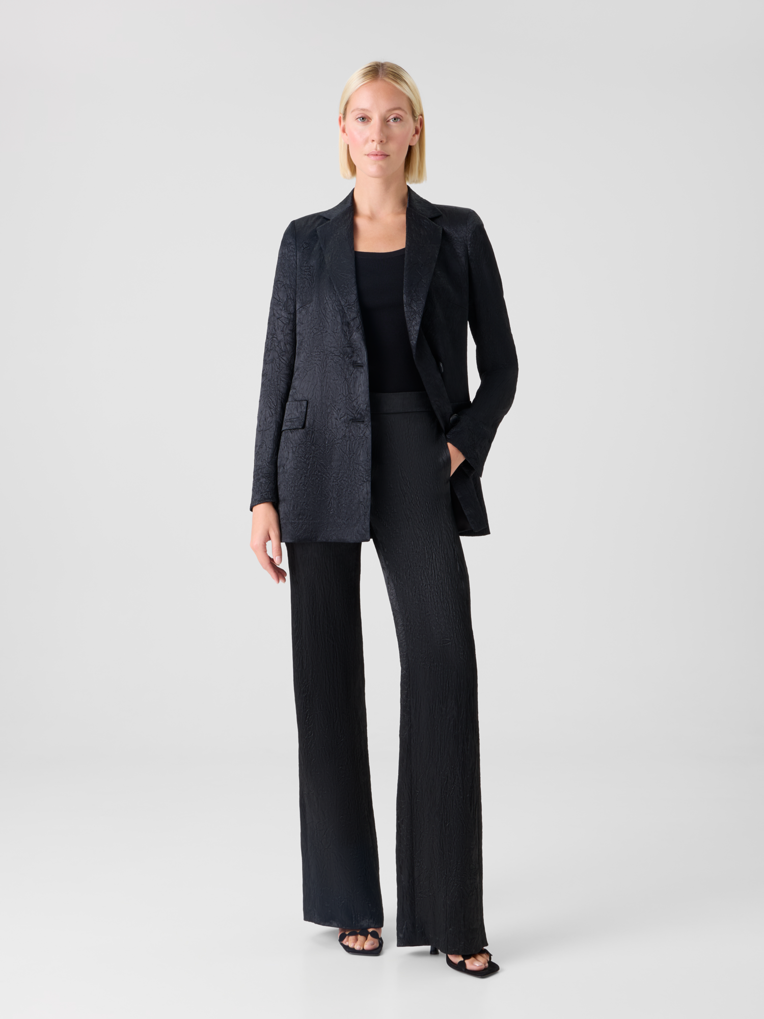 Designer Marla gerade Hose aus Knitter-Satin mit elastischem Bund - Schwarz