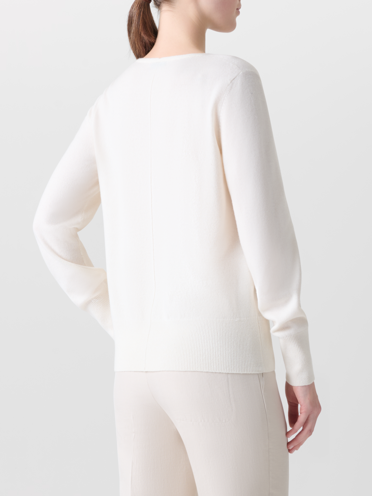 Designer Kaschmirpullover mit V-Ausschnitt - Ecru - Weiss #editorial