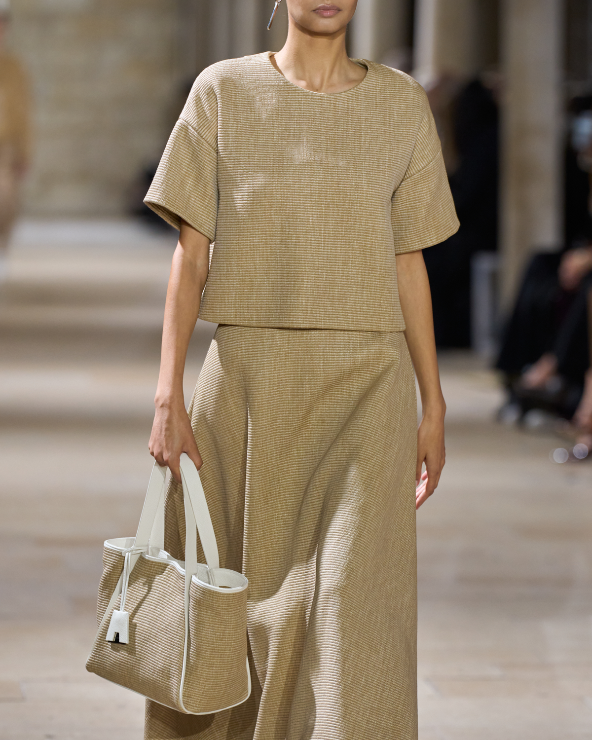 Designer Boxy-Bluse aus weichem Baumwoll-Raffia - Beige #editorial