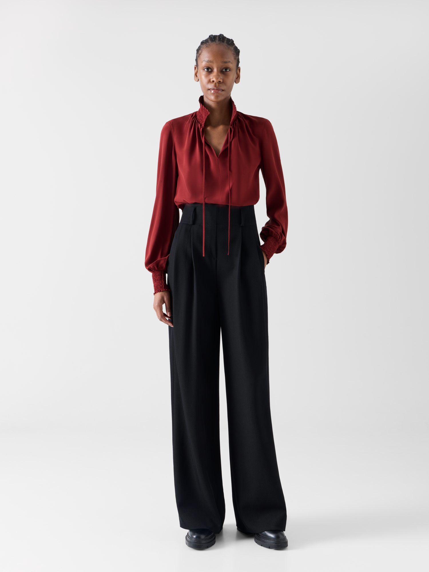 Designer Bundfaltenhose aus Woll-Tricotine mit hohem Bund - Schwarz 