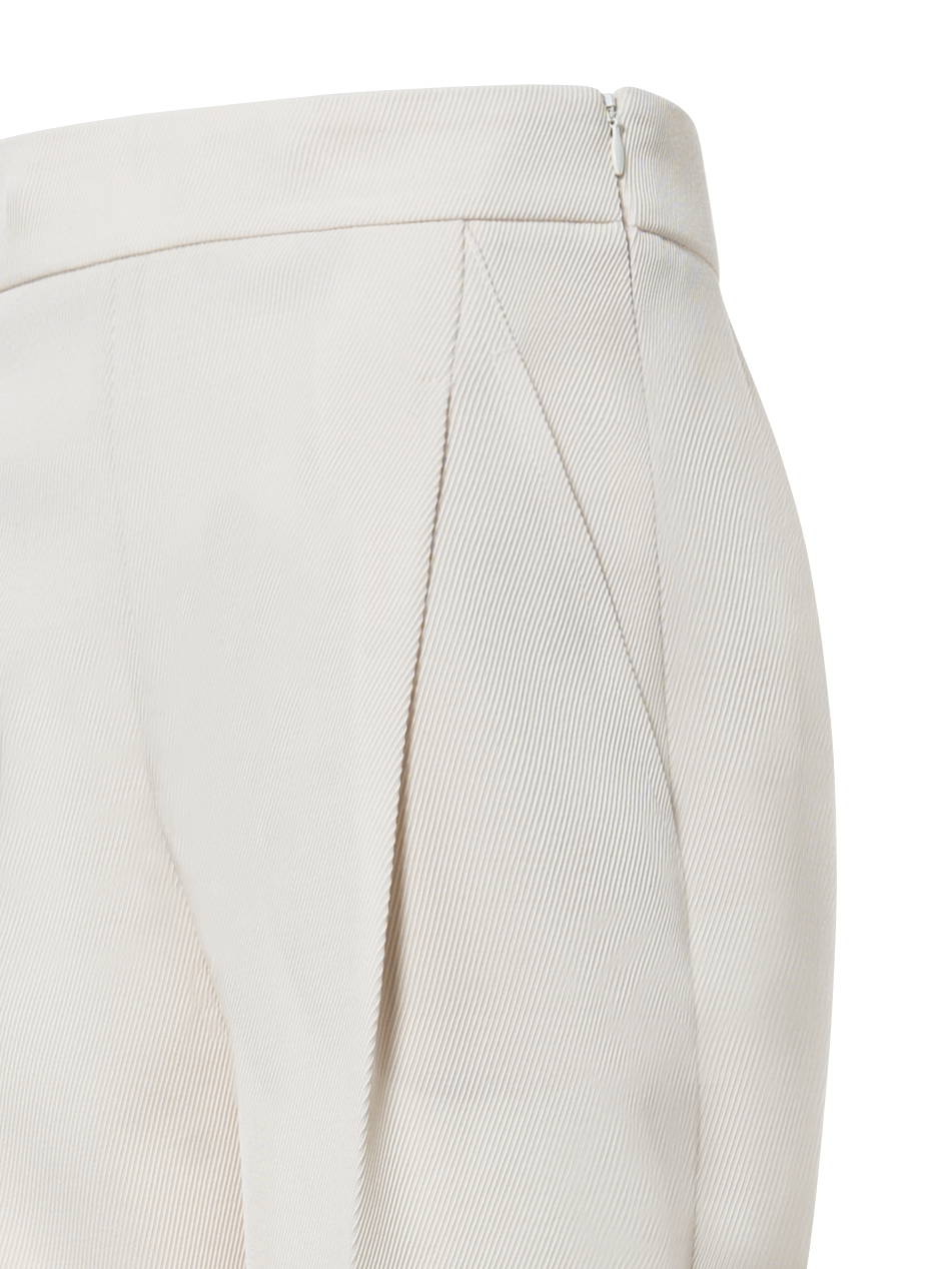 Designer Tapered gefaltete Hose aus Wolltrikotin - Ecru - Weiss