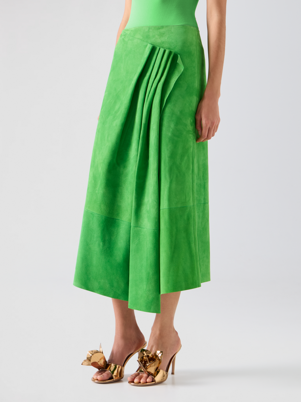Designer Midirock aus Veloursleder mit Drapierung vorne - Grün 