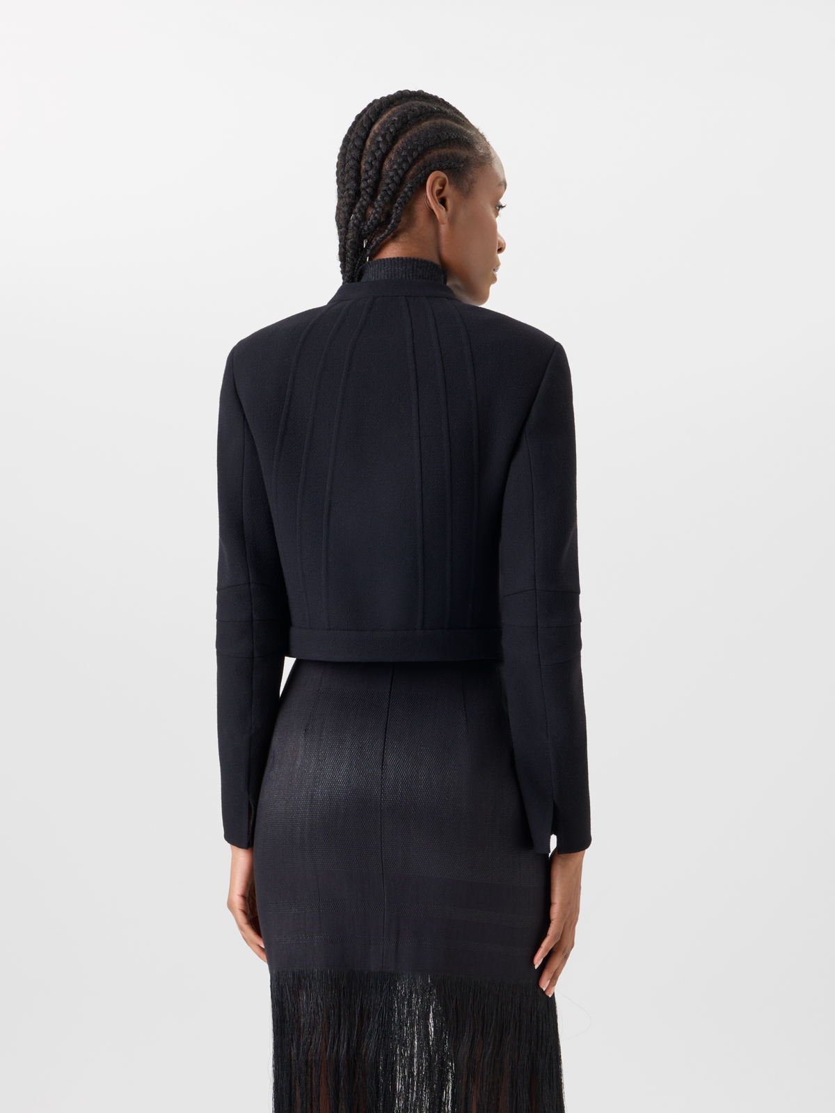 Designer Kurze taillierte Jacke aus Woll-Crêpe-Double-Face - Schwarz #editorial