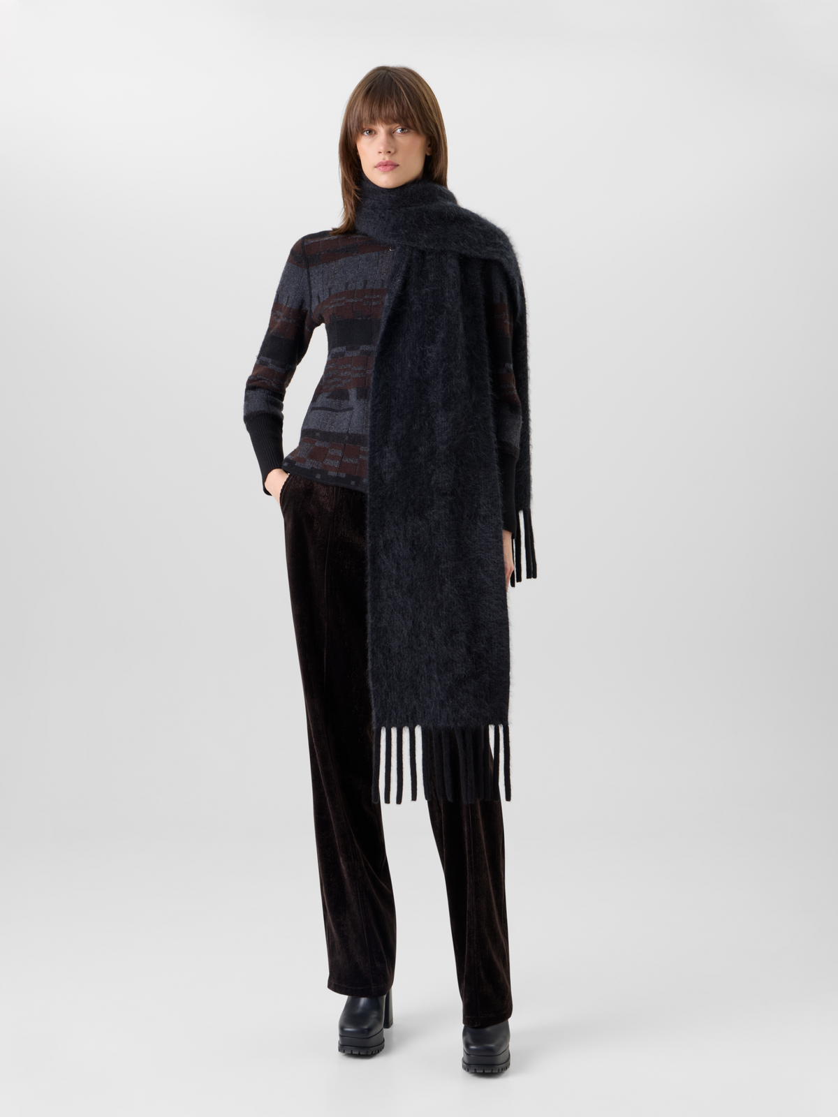 Designer Bi-Color Schal aus Cloud Cashmere mit Fransen - Bunt - Schwarz - Grau #editorial