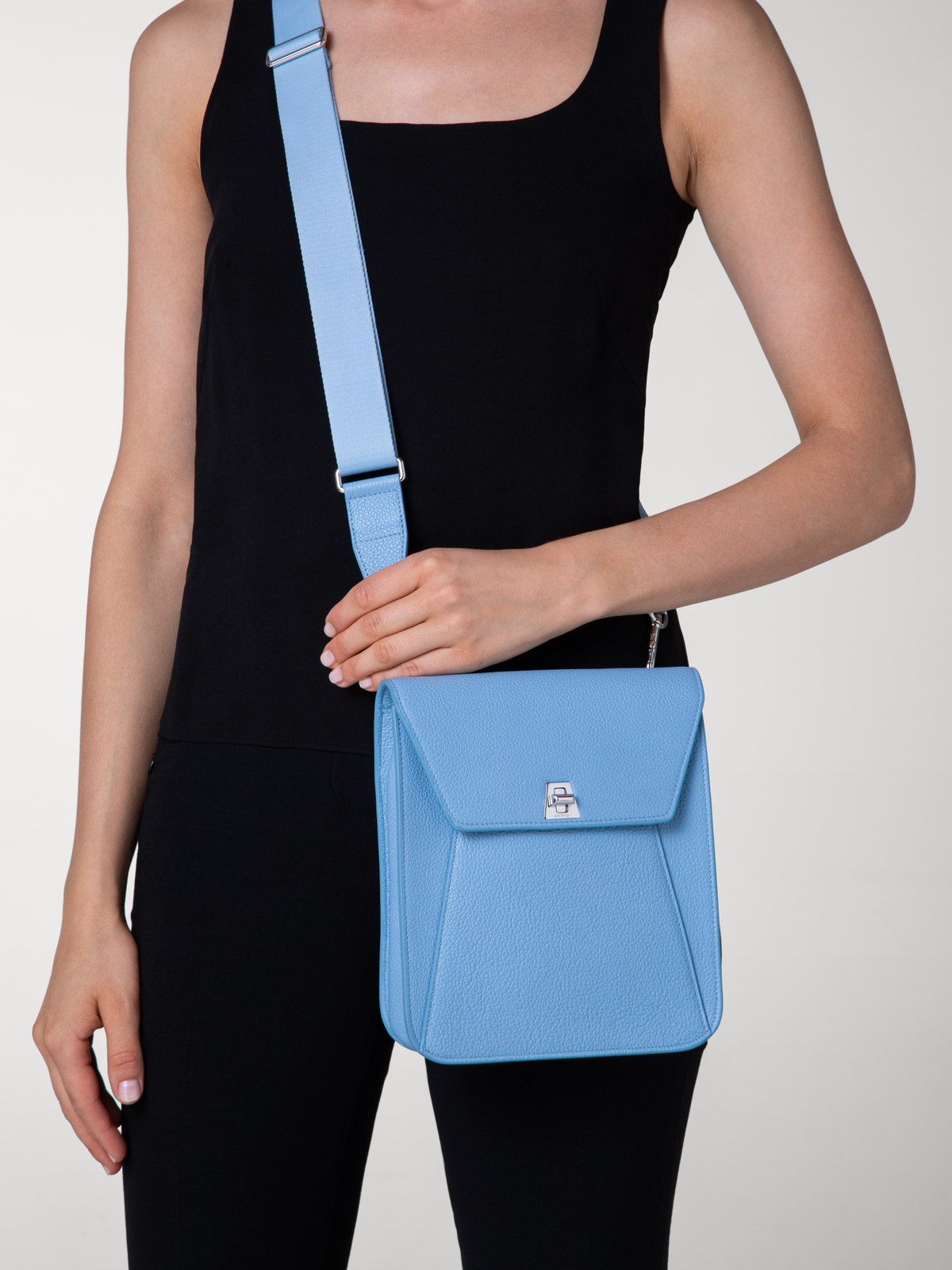 Designer Anouk Little Messenger Bag - Blau #editorial