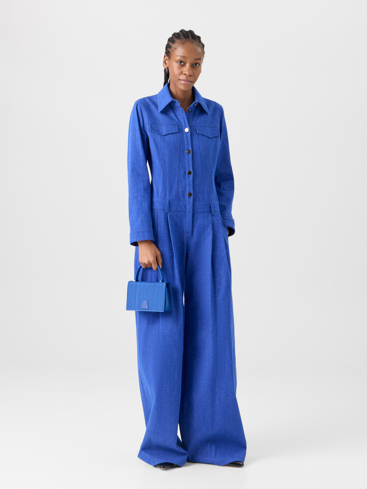 Designer Hellan taillierter Jumpsuit aus Baumwolldenim - Blau #editorial