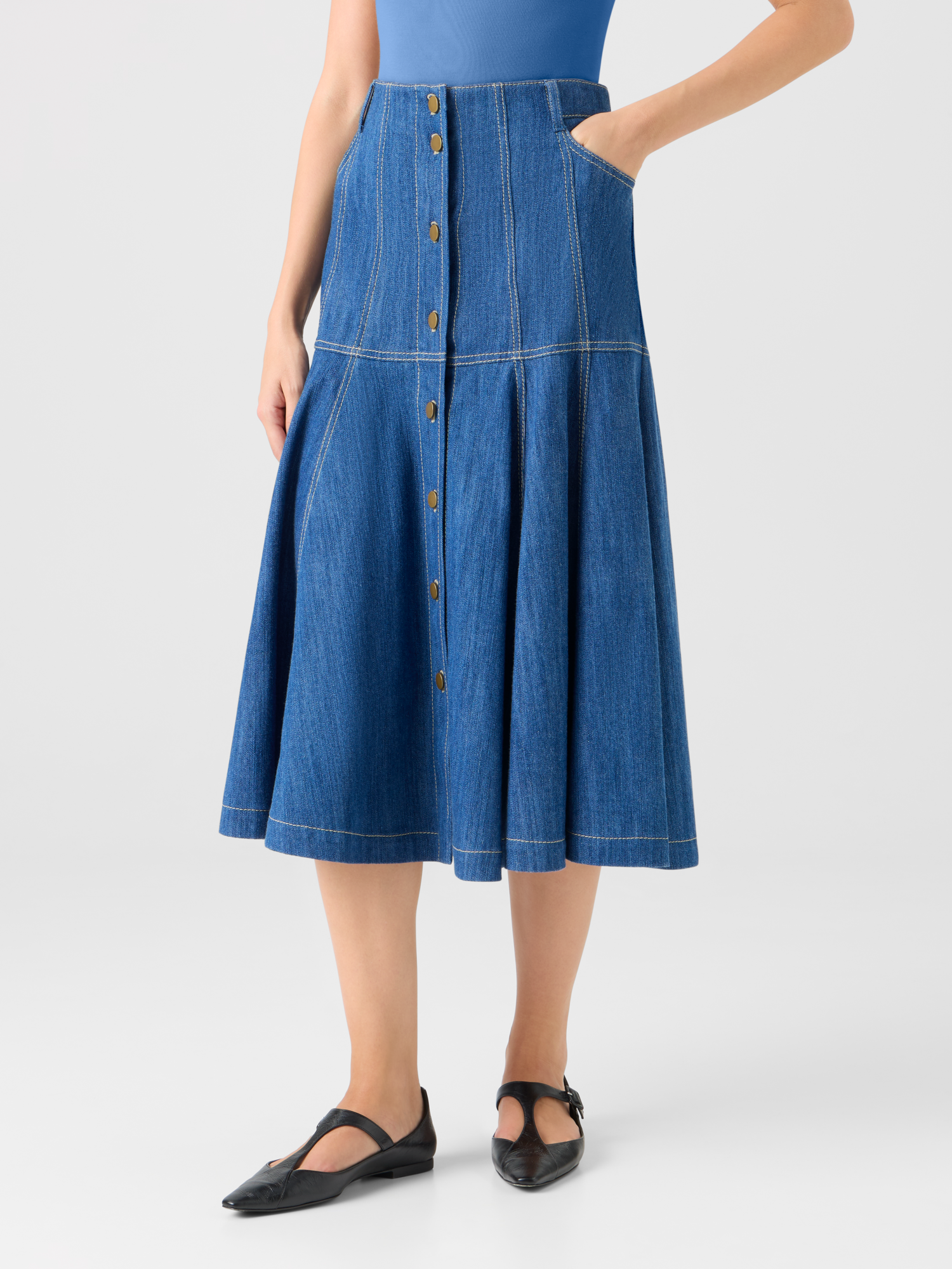 Designer Midirock aus Baumwolle Denim mit ausgestelltem Saum - Blau 