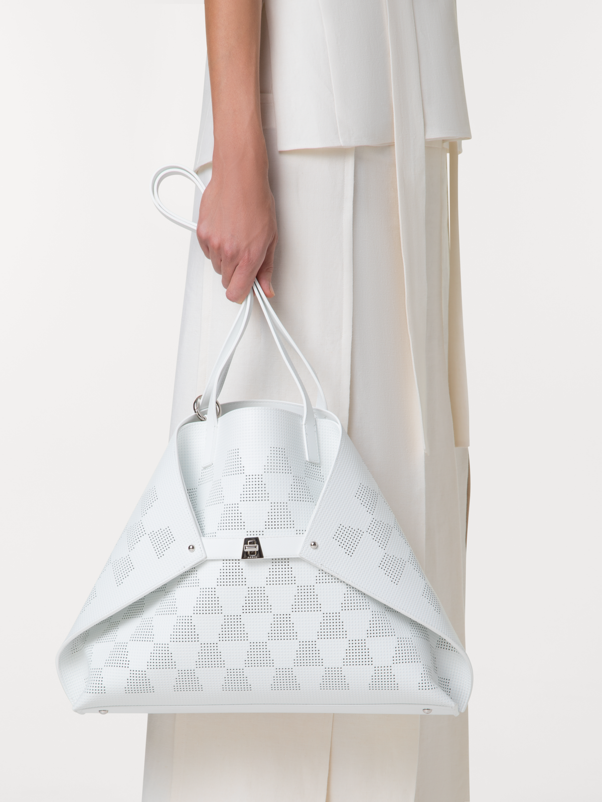 Designer Ai Medium Shoulder Tote - Weiss #editorial