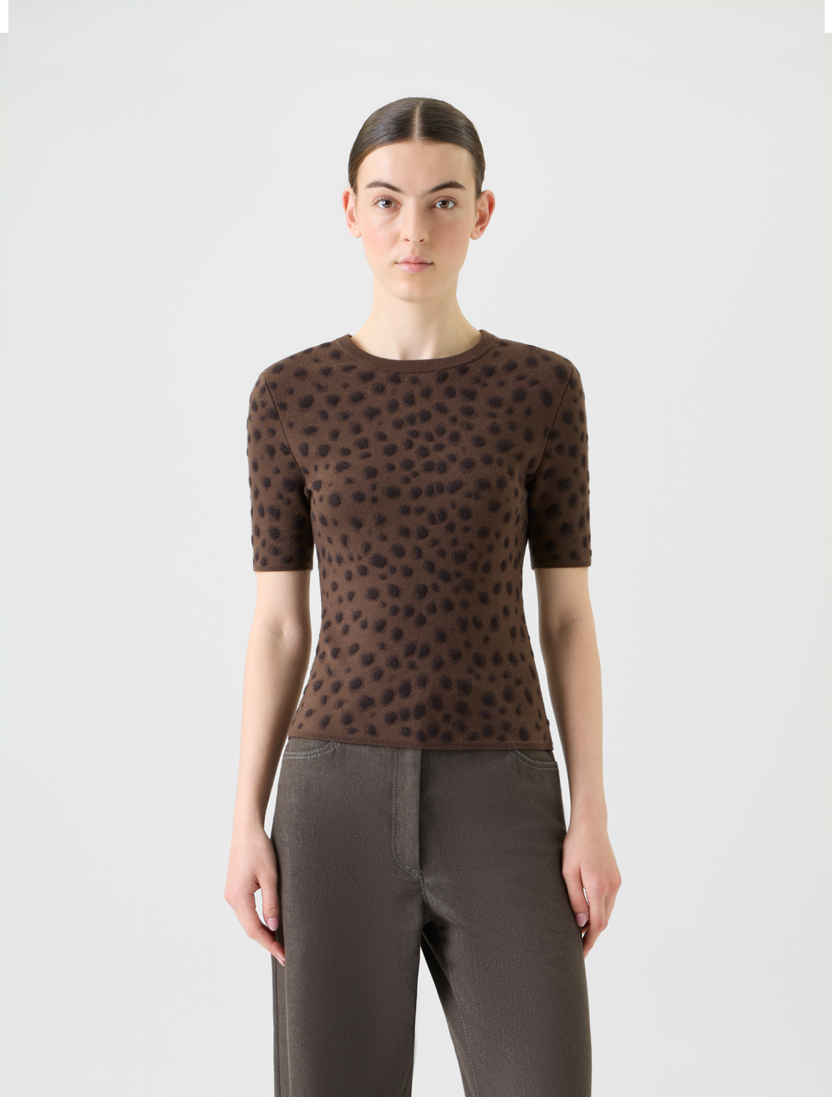 Designer Tailliertes Wolle Stricktop im Leopard Jacquard - Braun #editorial