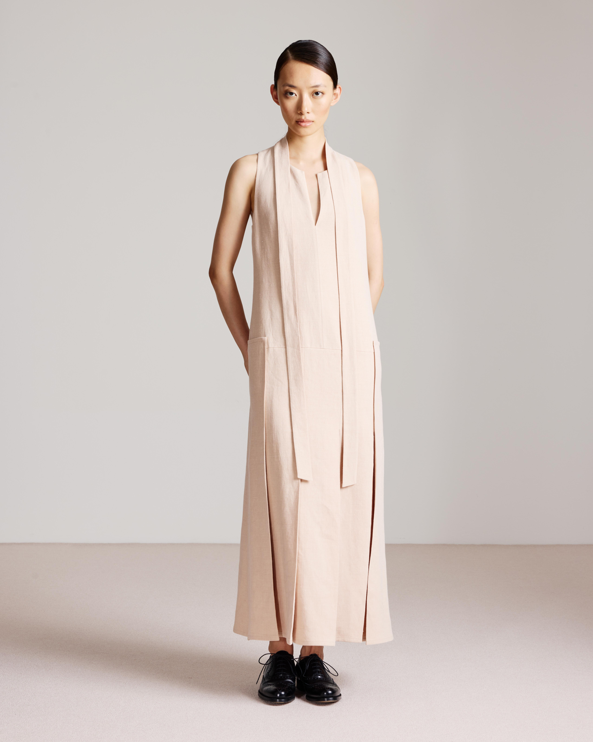 Designer Plissiertes Midikleid aus Leinen-Wollmischung - Beige #editorial