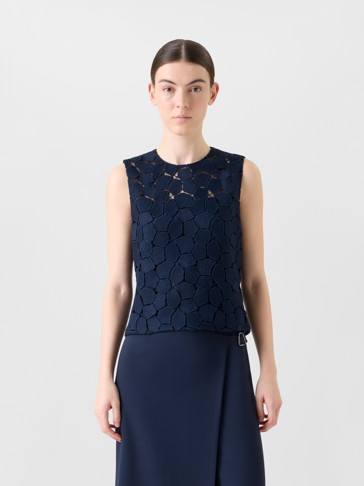 Designer Ärmelloses Top mit Lapis Lazuli-Stickerei - Dunkelblau - Blau #editorial