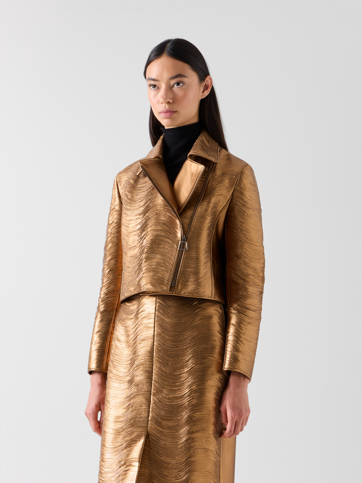 Designer Kurze Lamé-Lederjacke mit Streifenstickerei - Gold #editorial