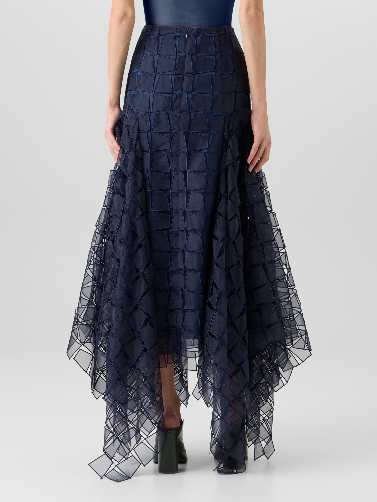 Designer Zipfelrock mit Trapez-Stickerei aus Organza - Dunkelblau 