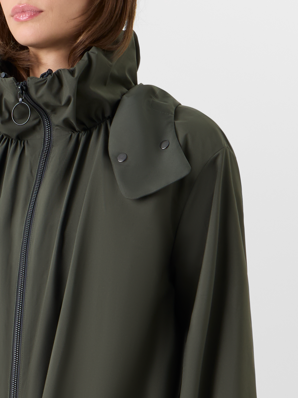 Designer Kurzparka aus wasserabweisendem Parachute-Taft - Grün #editorial