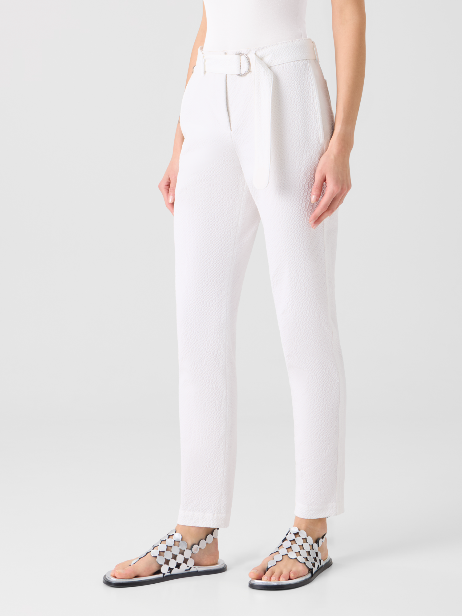 Designer Fallon schmal zulaufende Hose aus Baumwoll-Seersucker - Weiss 