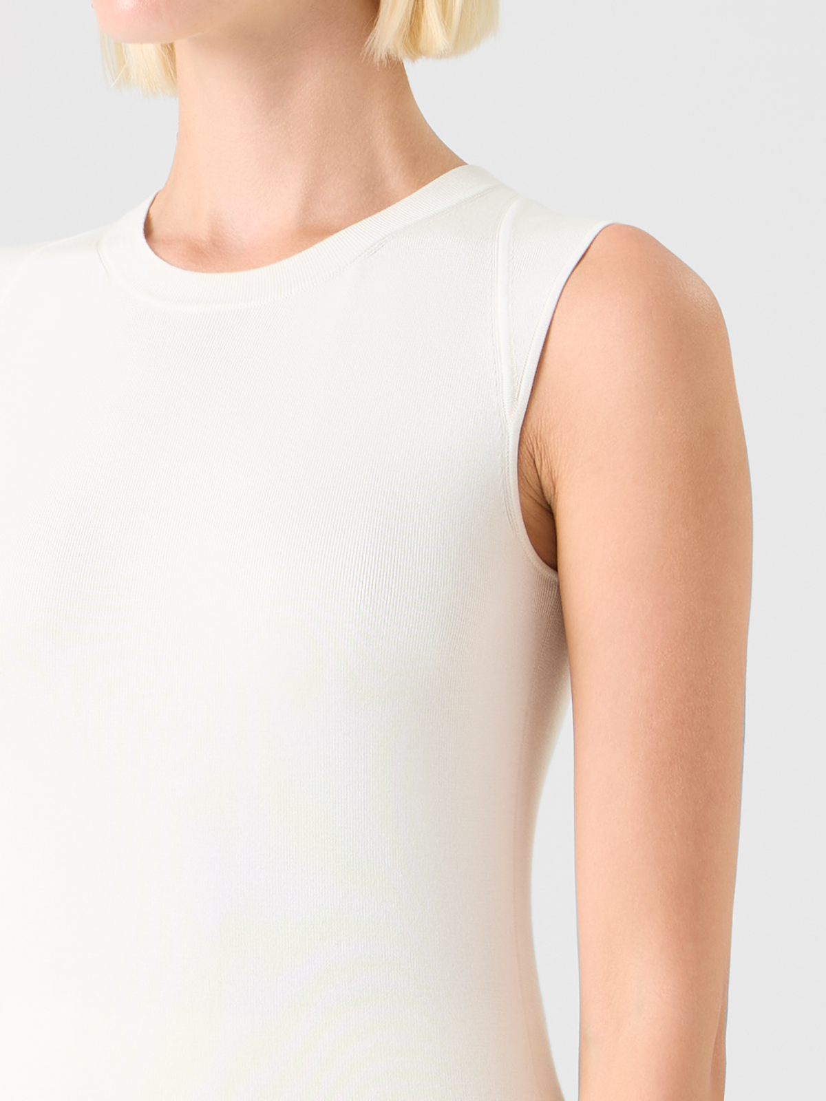 Designer Ärmelloses Strickoberteil aus Seidenstretch - Ecru #editorial