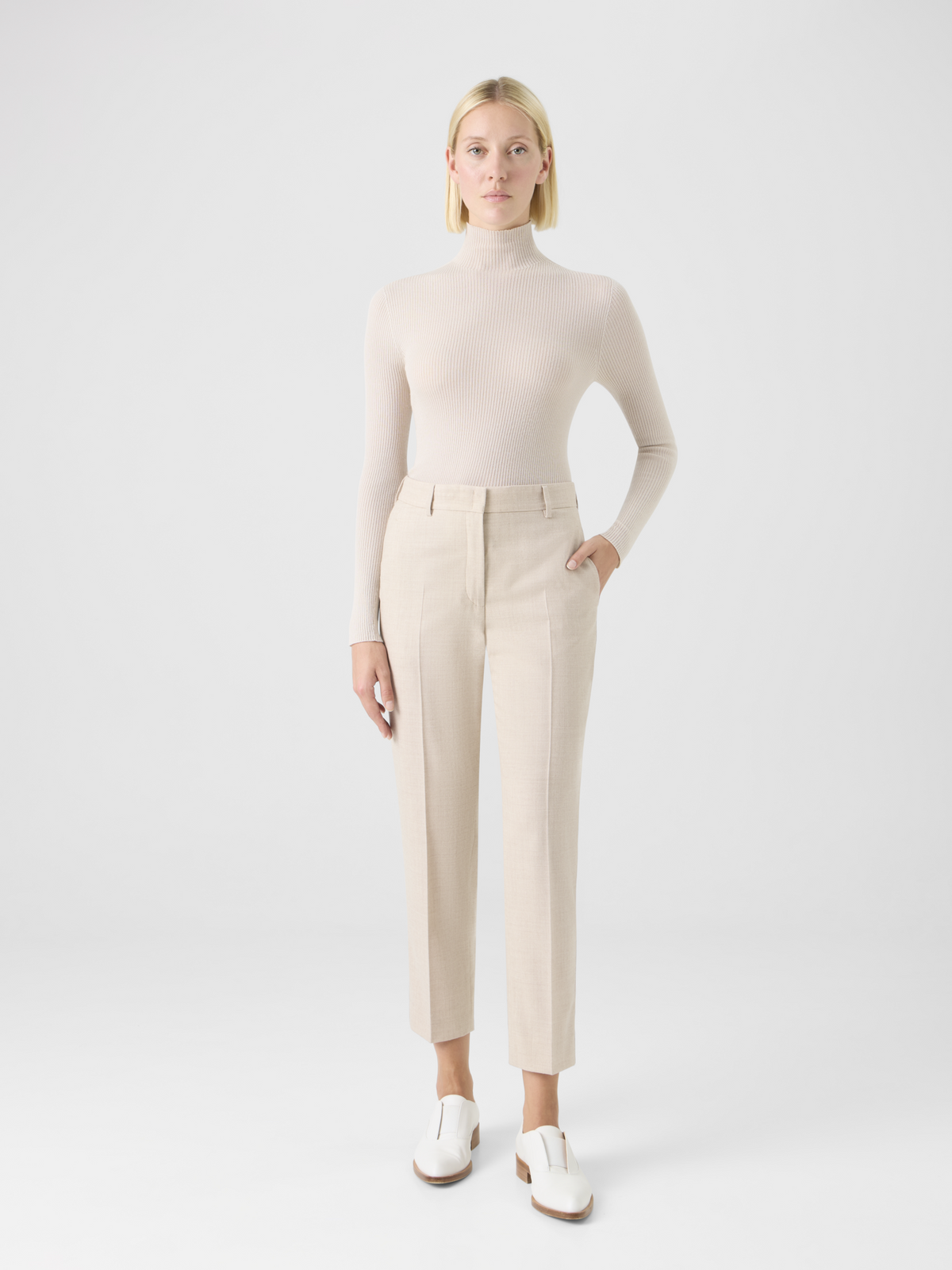 Designer Schmal verkürzte Hose aus Woll-Stretch-Flanell - Beige #editorial