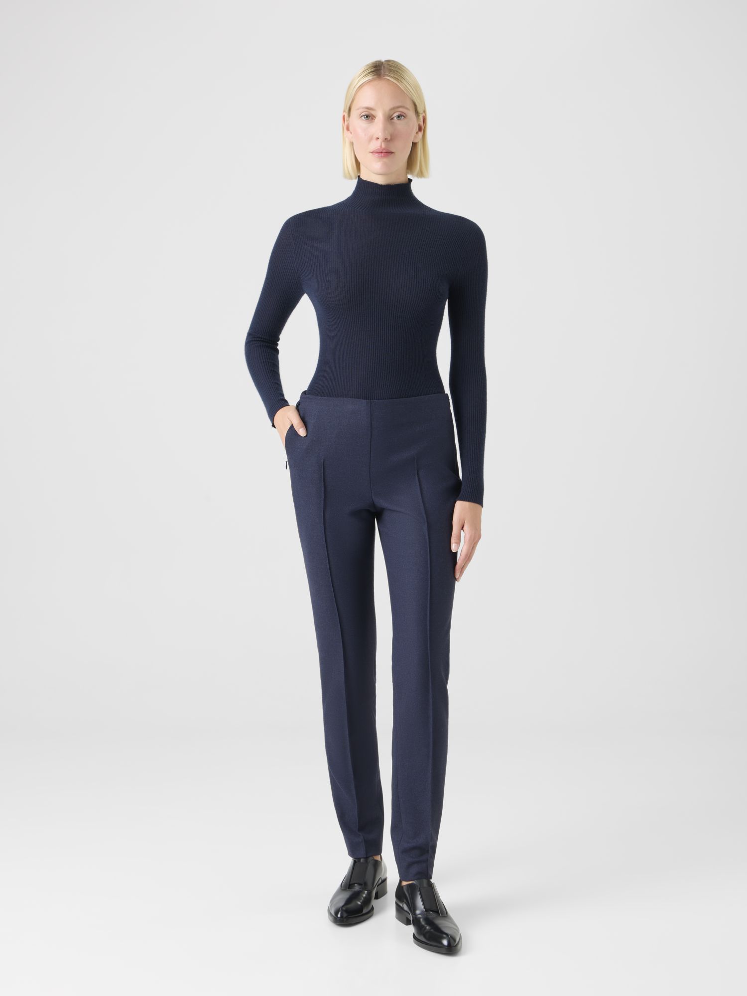 Designer Schmale Hose aus Woll-Stretch-Flanell - Schwarz 