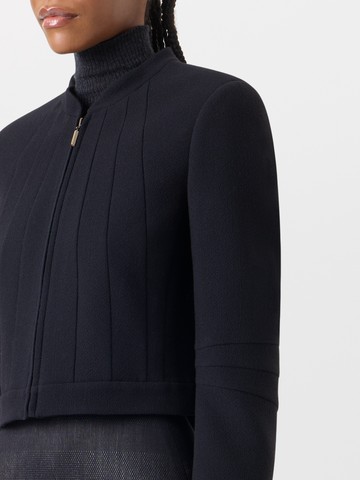 Designer Kurze taillierte Jacke aus Woll-Crêpe-Double-Face - Schwarz 