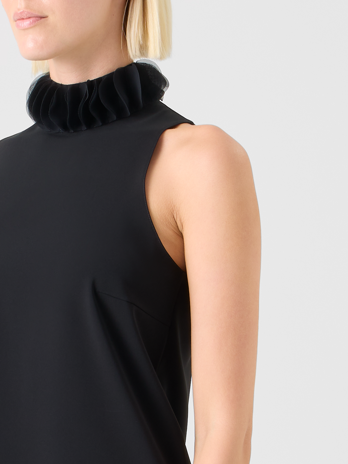 Designer 3D-Punkt-Lasercut-Crêpe-Oberteil - Schwarz #editorial