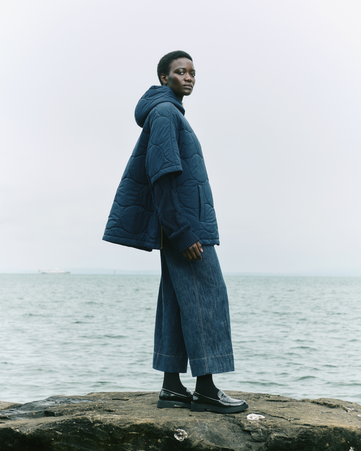 Designer Pufferjacke in A-Linie aus Dot Quilt - Dunkelblau - Blau #editorial