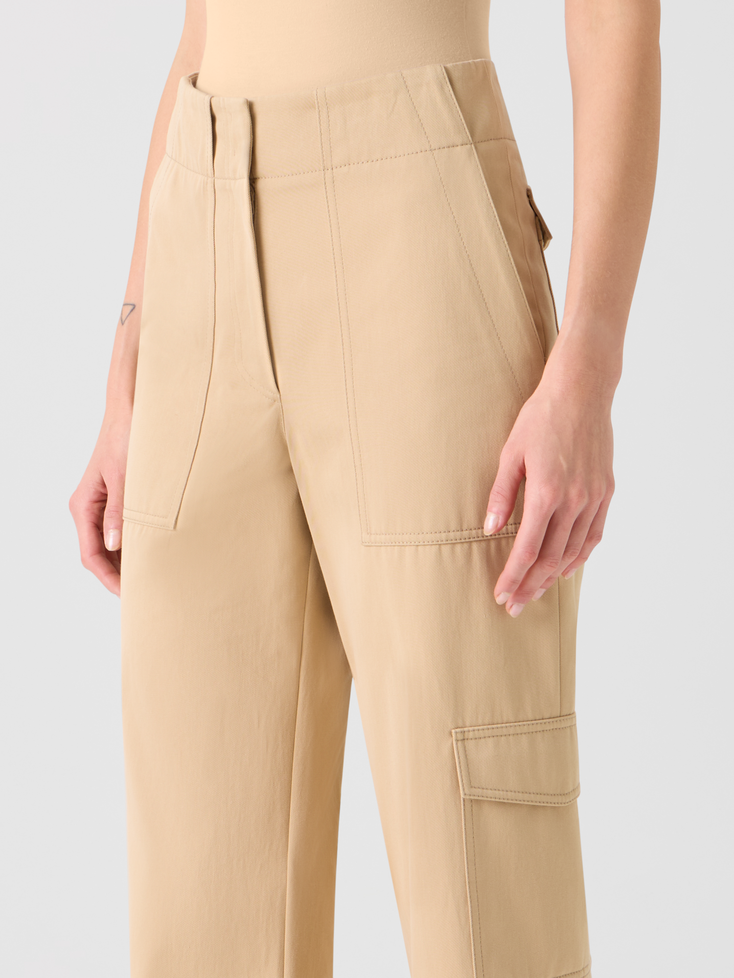 Designer Cargohose aus Baumwoll-Gabardine - Beige 