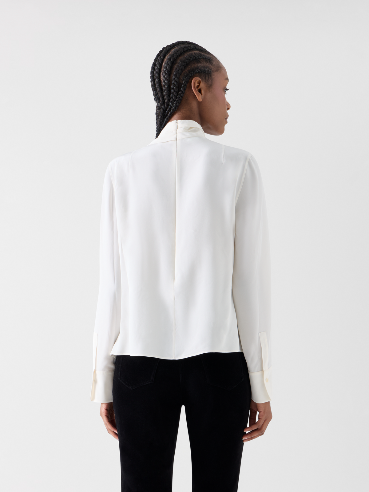 Designer Seidenbluse mit Schal-Drapierung - Ecru #editorial