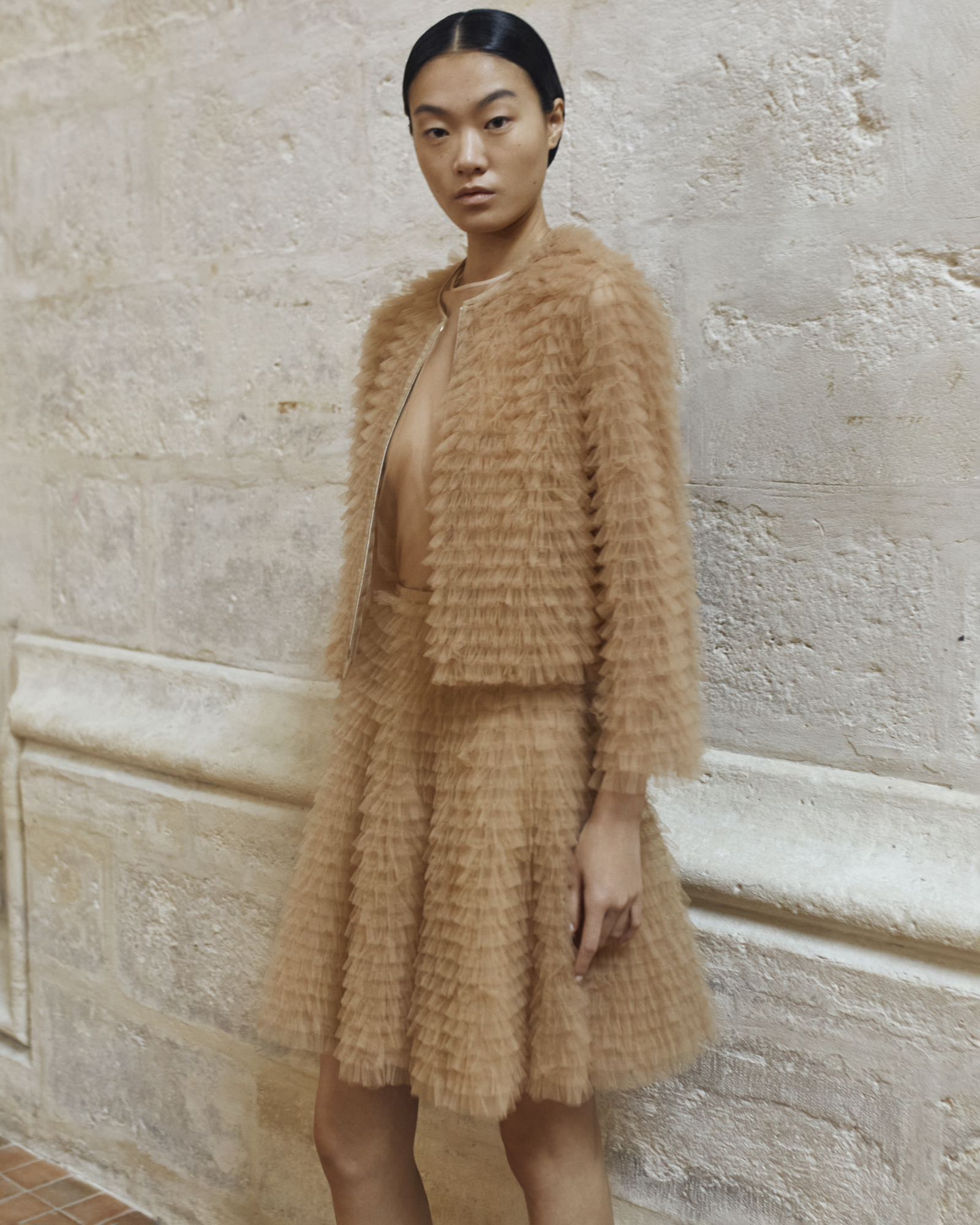 Designer Kurze Tülljacke mit Allover Rüschen - Beige 