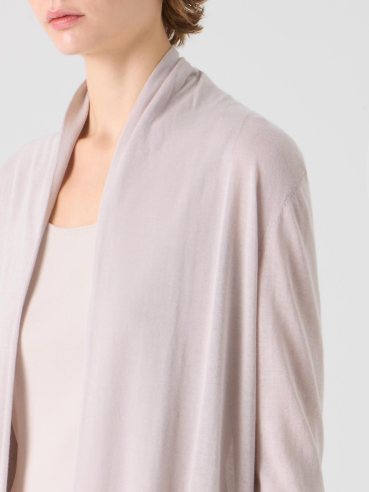 Designer Langer Cardigan aus Seidenbaumwolle mit Schalkragen - Beige #editorial