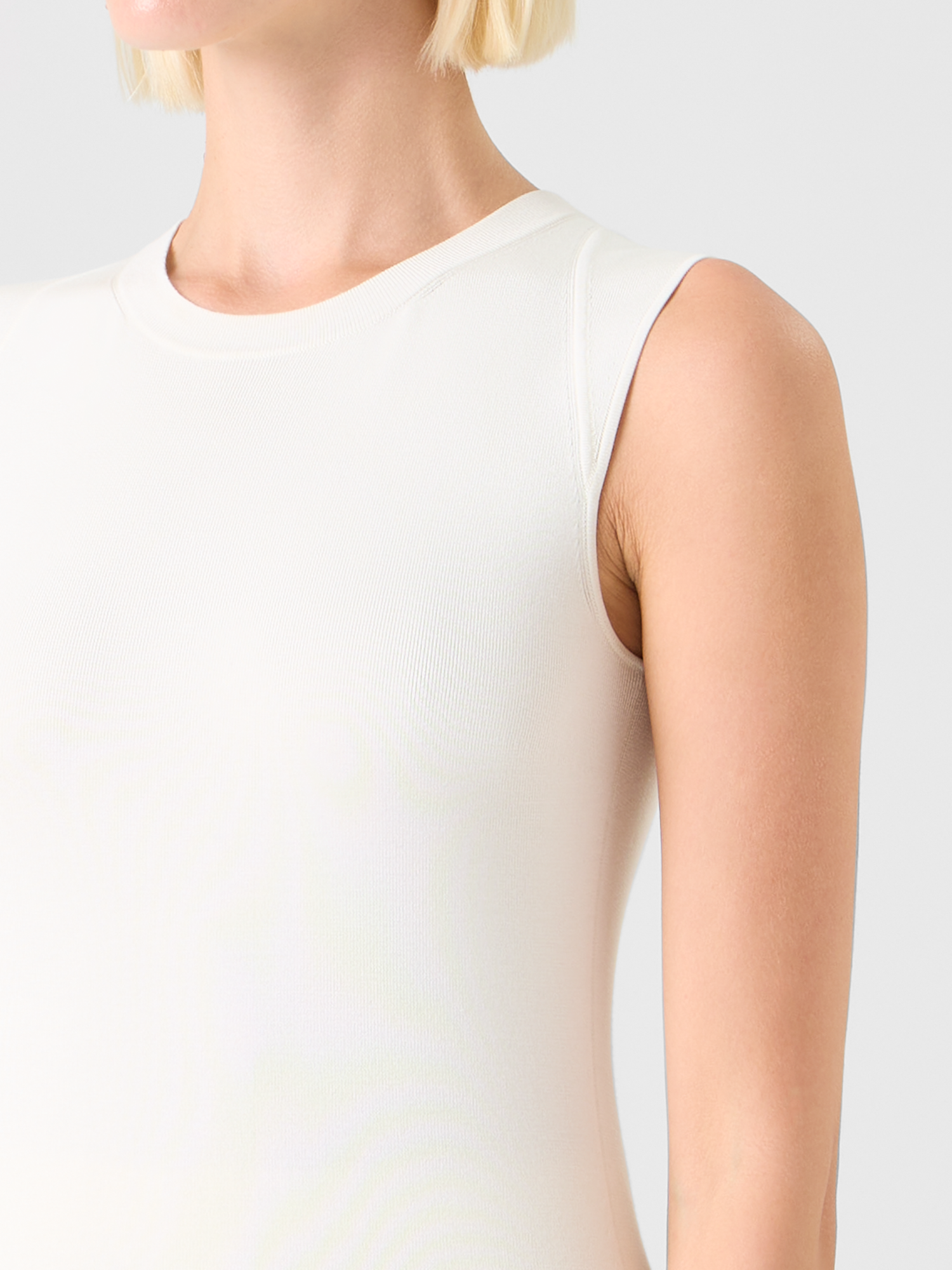 Designer Ärmelloses Strickoberteil aus Seidenstretch - Ecru 