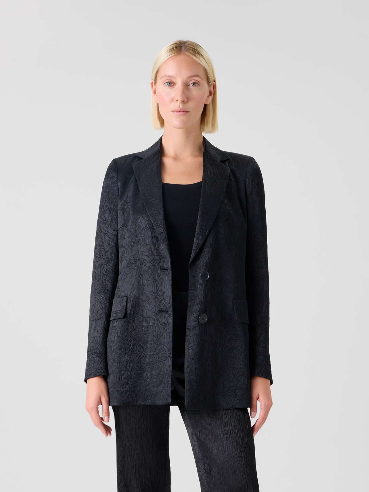 Designer Boyfriend-Jacke aus Knitter-Satin - Schwarz