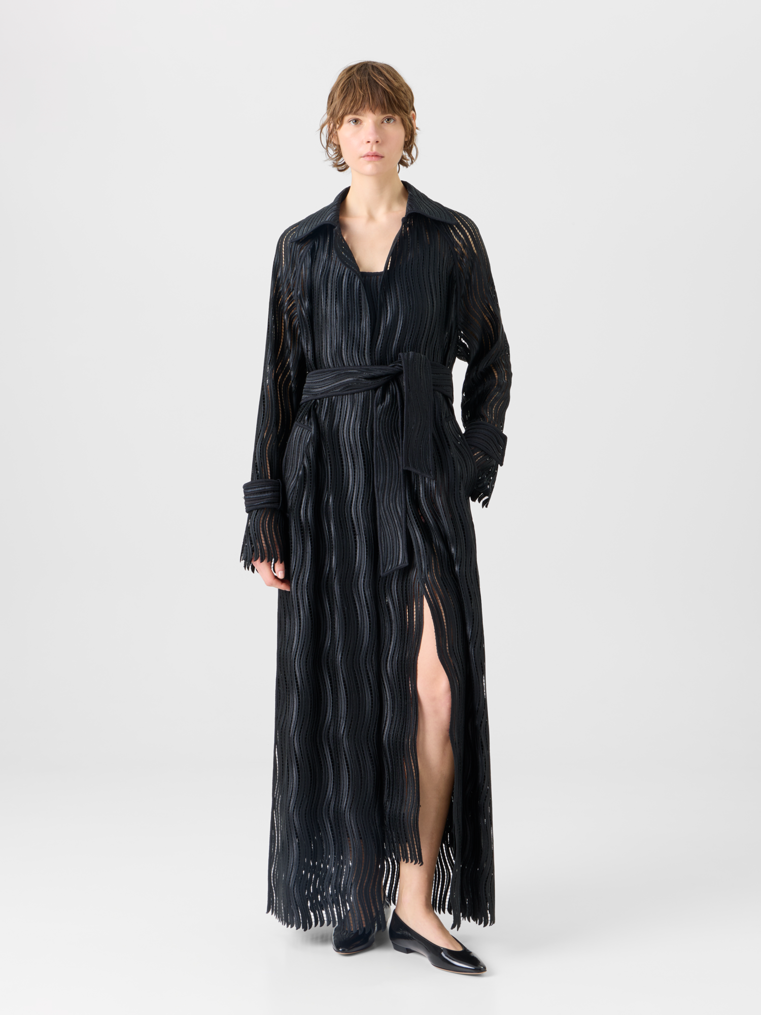 Designer Estelle langer Mantel aus Wave-Guipure - Schwarz 
