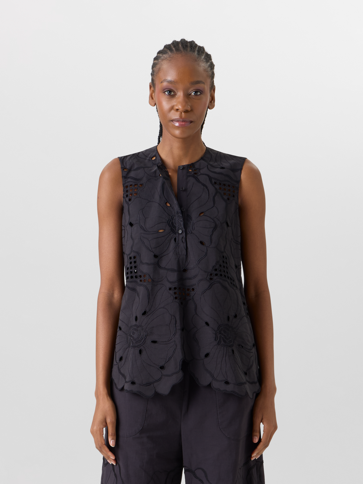Designer Ärmellose Tunikabluse mit Blumen-Lochstickerei - Schwarz #editorial