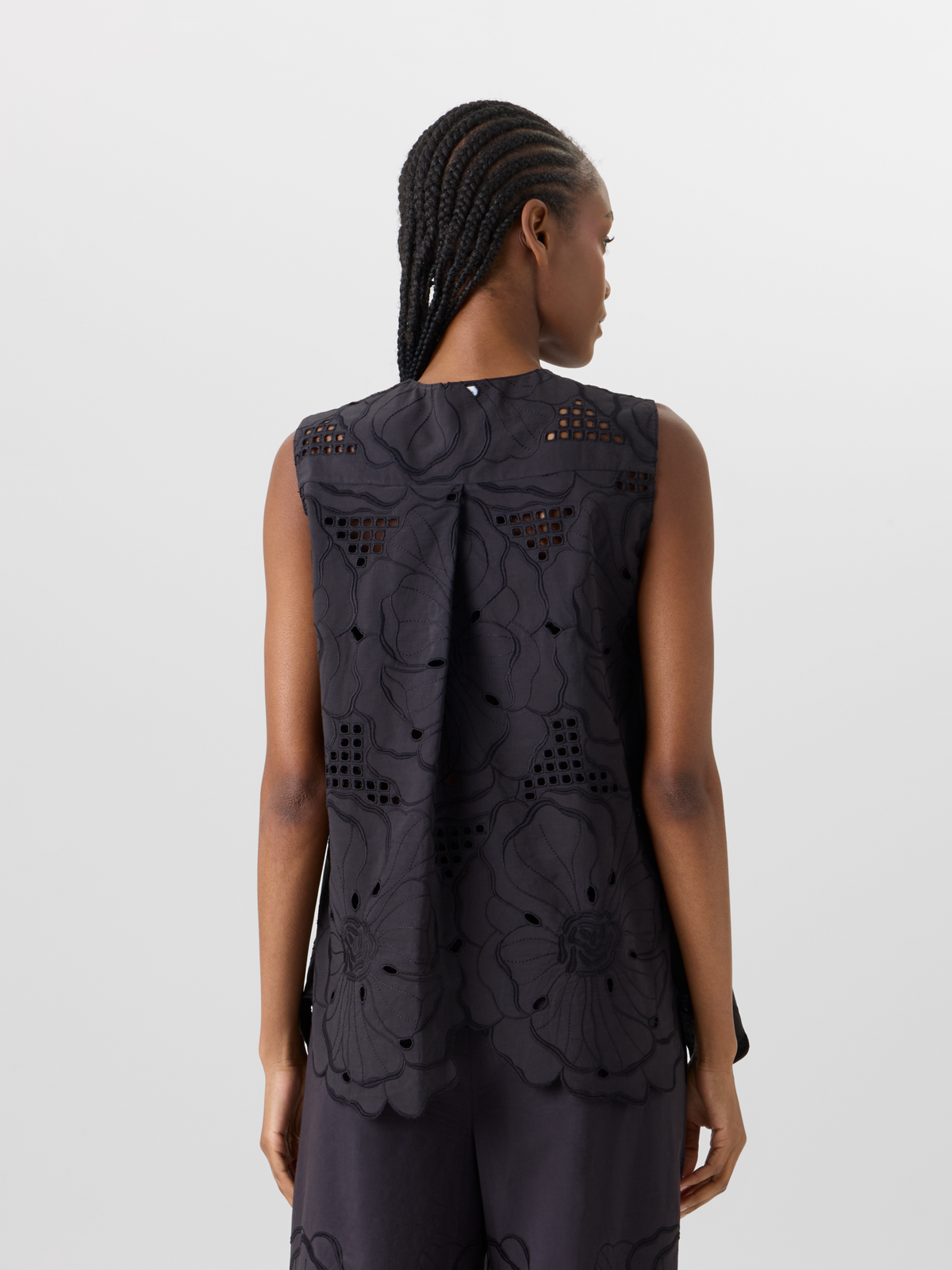 Designer Ärmellose Tunikabluse mit Blumen-Lochstickerei - Schwarz #editorial