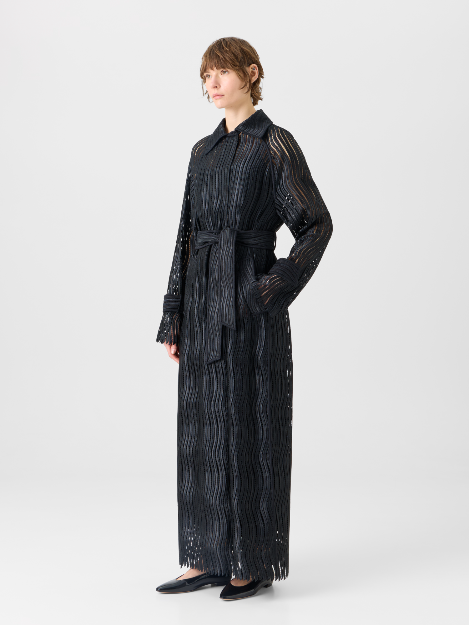Designer Estelle langer Mantel aus Wave-Guipure - Schwarz 