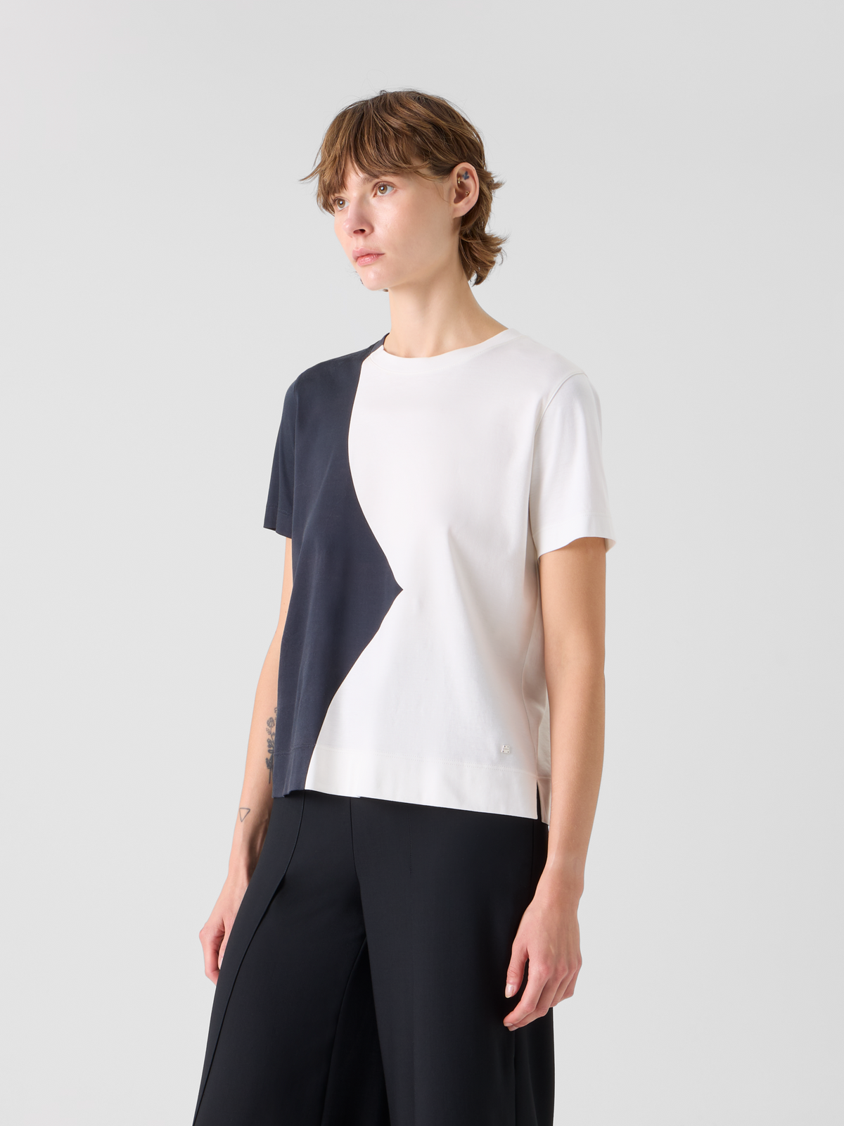 Designer Lässiges Baumwoll-T-Shirt mit Cloud-Druck - Bunt #editorial