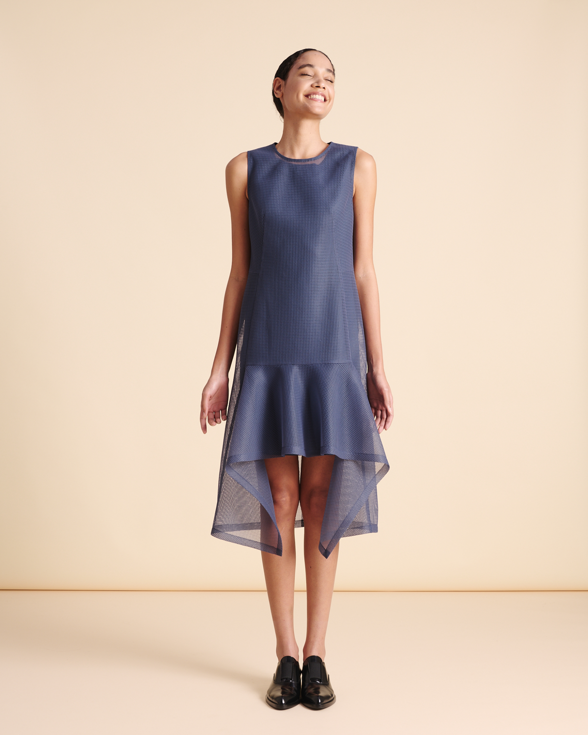 Designer Kurzes asymmetrisches Kleid in Techno-Grid - Blau