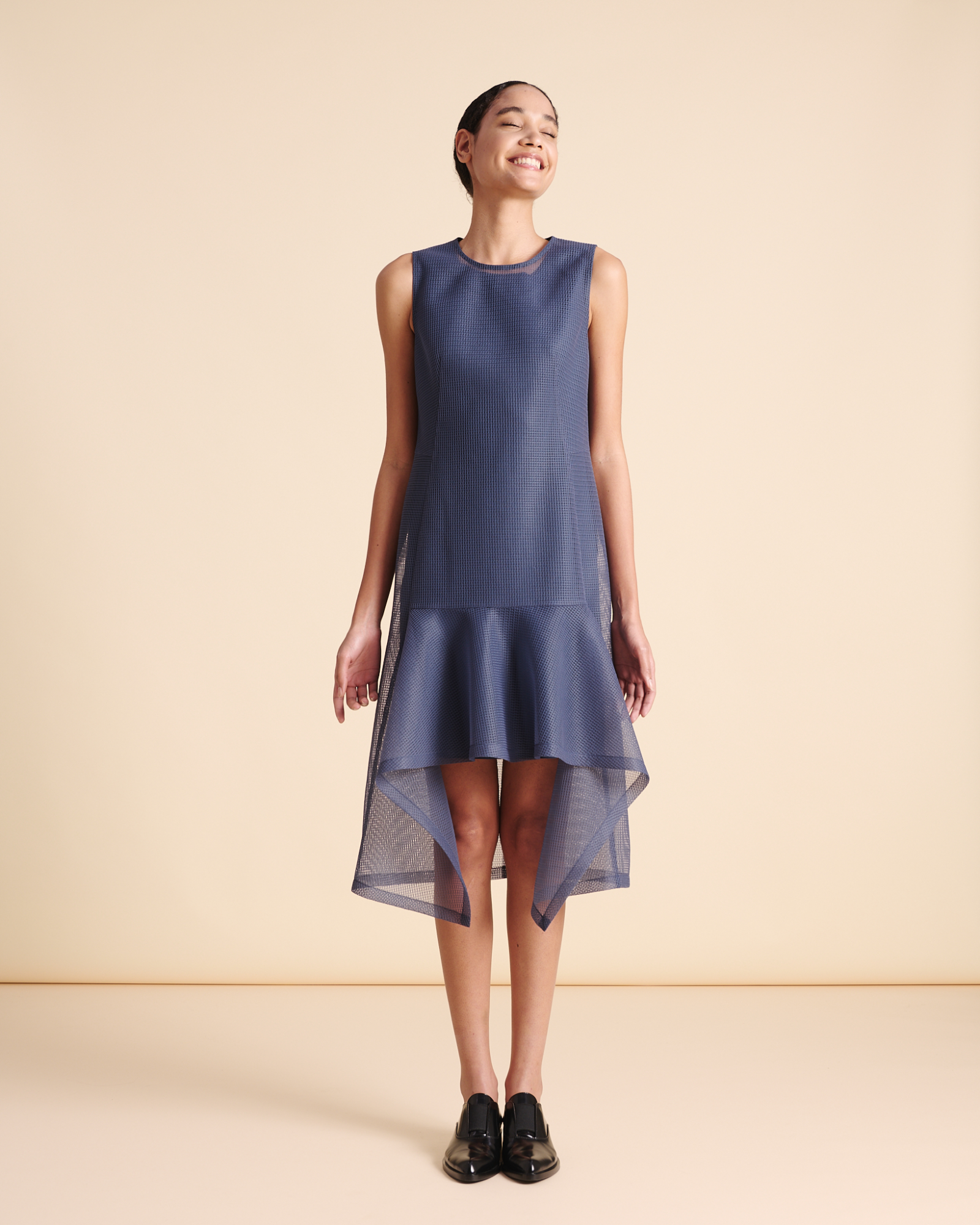 Designer Kurzes asymmetrisches Kleid in Techno-Grid - Blau