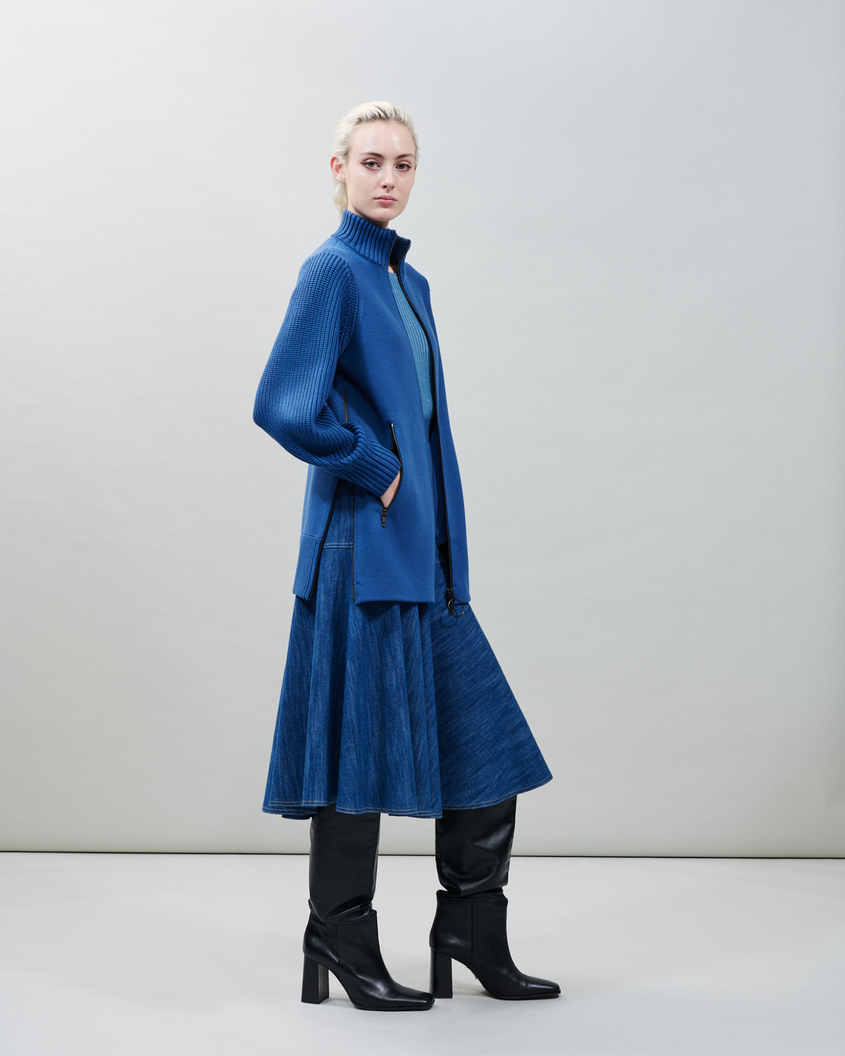 Designer Langer Merino-Cardigan mit Chunky-Strickärmel - Blau #editorial