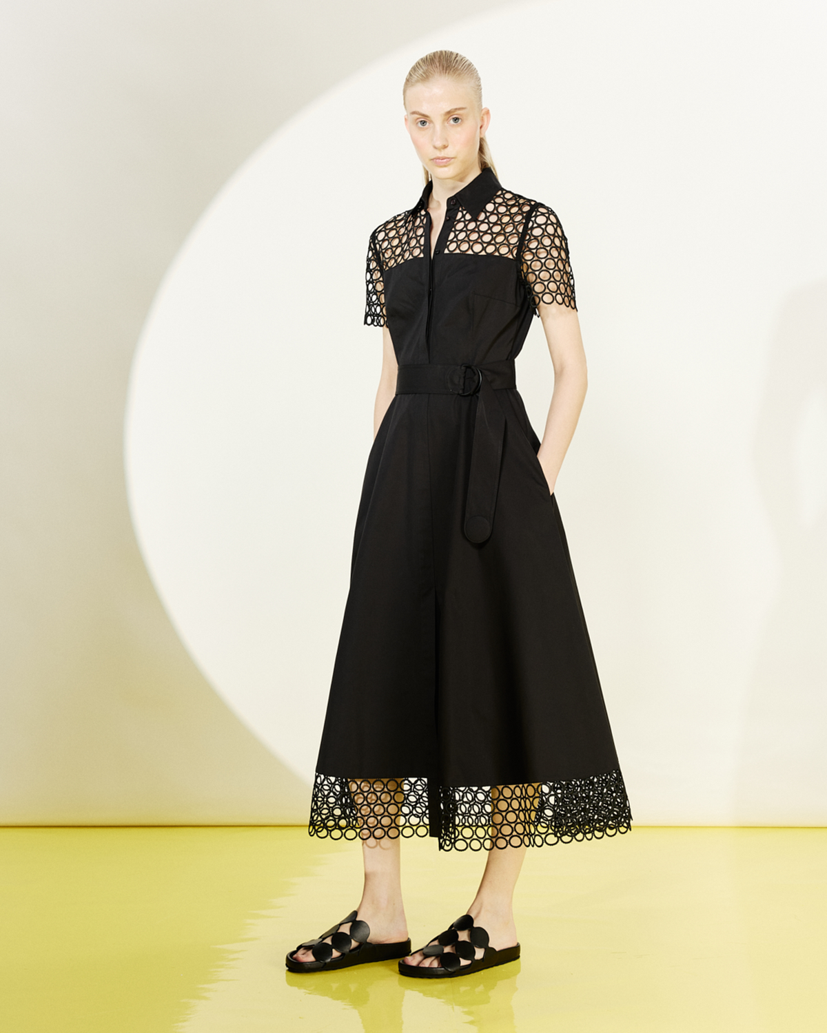 Designer Baumwoll-Midikleid mit Ösen-Guipure - Schwarz #editorial