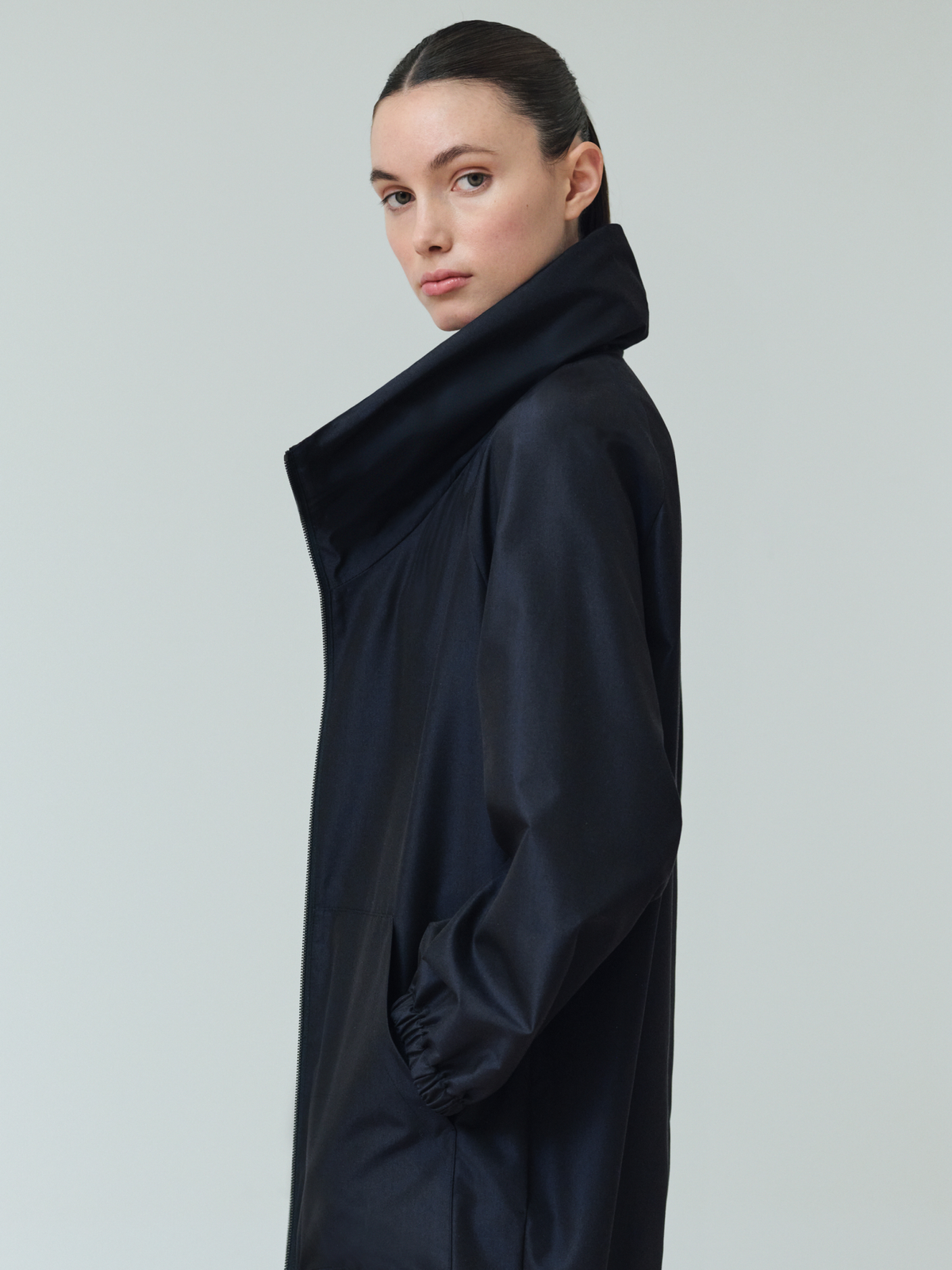Designer Parka aus wasserabweisendem Seidentaft - Dunkelblau - Blau #editorial