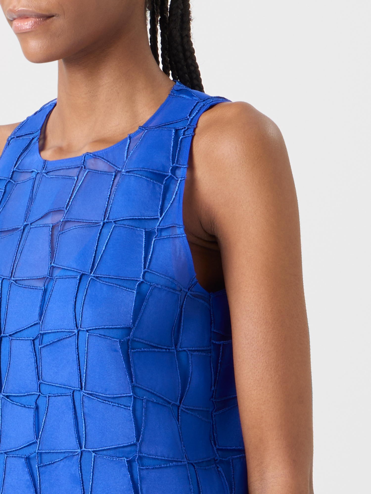 Designer Bluse mit Trapez-Stickerei aus Organza - Blau 