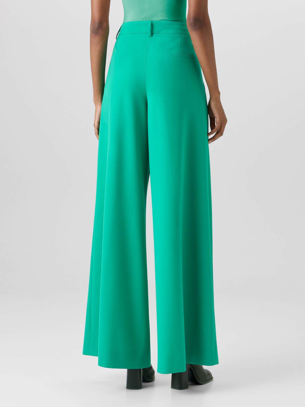 Designer Cassie Hose aus Woll-Gabardine - Grün #editorial