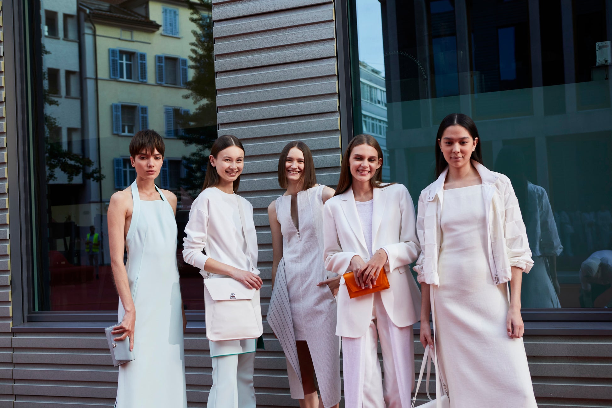 color:white|gallery