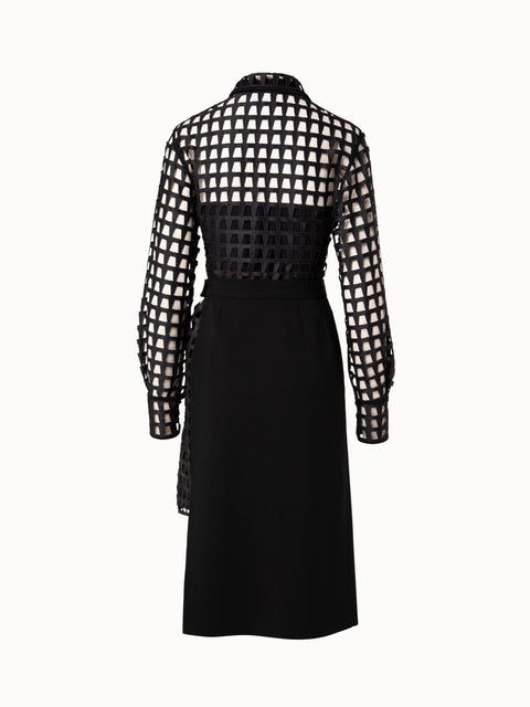 Tunika Kleid aus Trapezoid Grid Stickerei mit Schürzenwrap